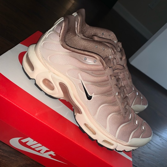 nike air max plus nude